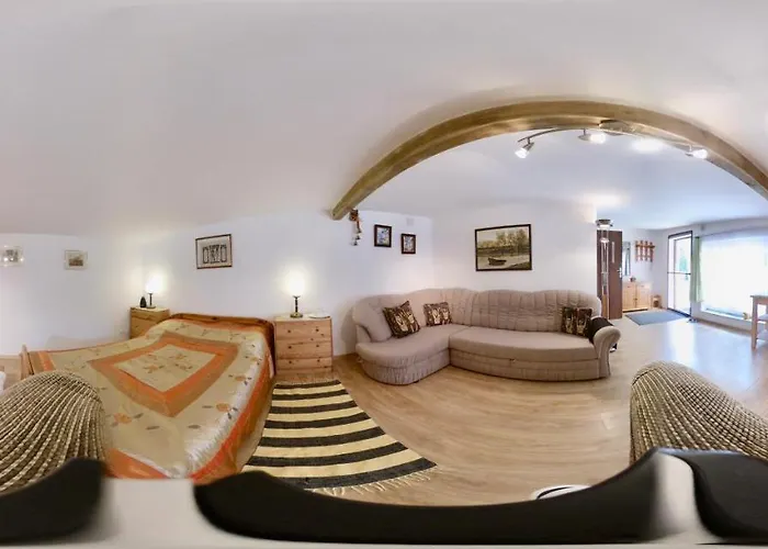 Kapitanskie Gniazdo ホームステイ ツァプリネク